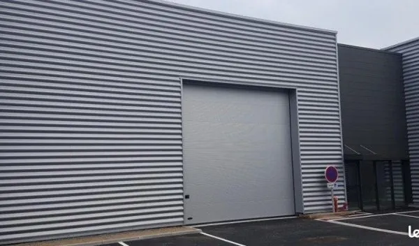 170 m² au sol à Longvic Entrepôt / Stockage / Atelier / Bureau...