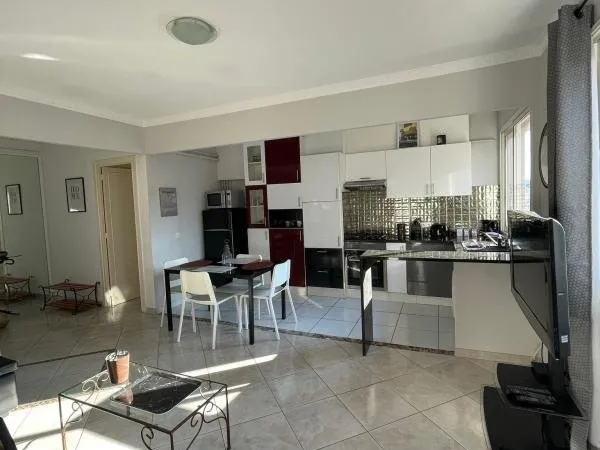 HYPERCENTRE PAU 3P MEUBLÉ 149.000€