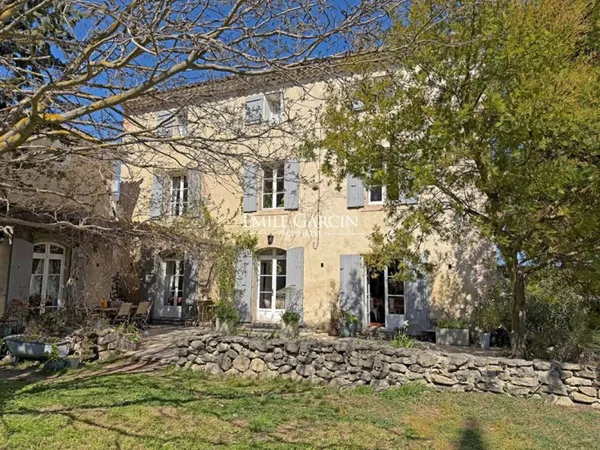 A vendre Vaucluse Bastide ancienne avec terrain et piscine