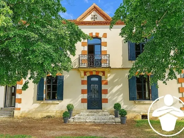 À Vendre - Maison de Maître à Casseneuil.
