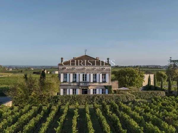 St Emilion - Élégante propriété avec vue sur les vignes, au coeur