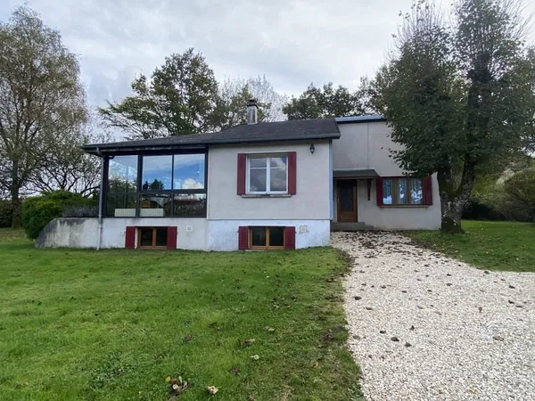 AGREABLE MAISON A CÔTÉ DU LAC DE CHAUMEÇON