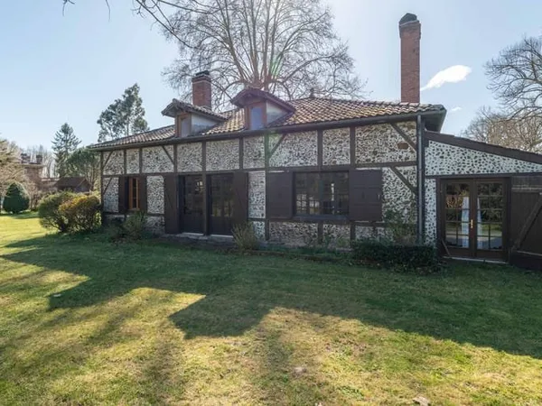 Maison 7 pièces 221 m²