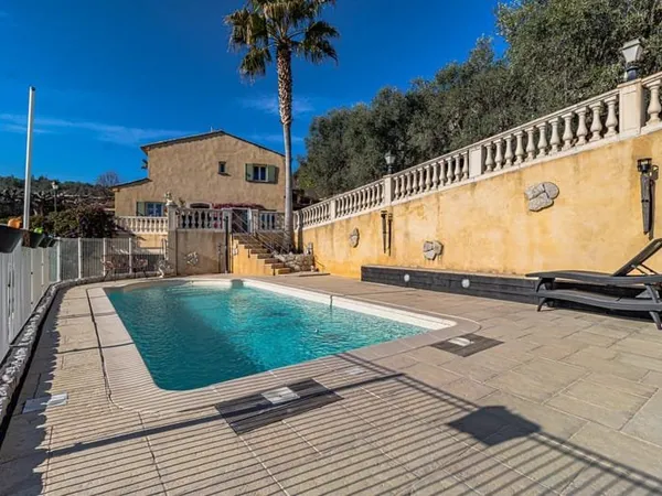 Cagnes sur mer, maison 146m² avec 100m² de sous sol, piscine et vue mer