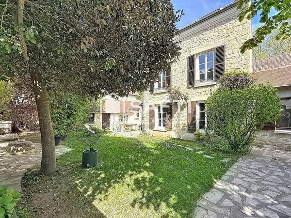 Maison de charme avec dépendance