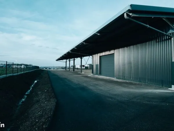 Local d'activités / Artisanale et Entrepôt 300m2