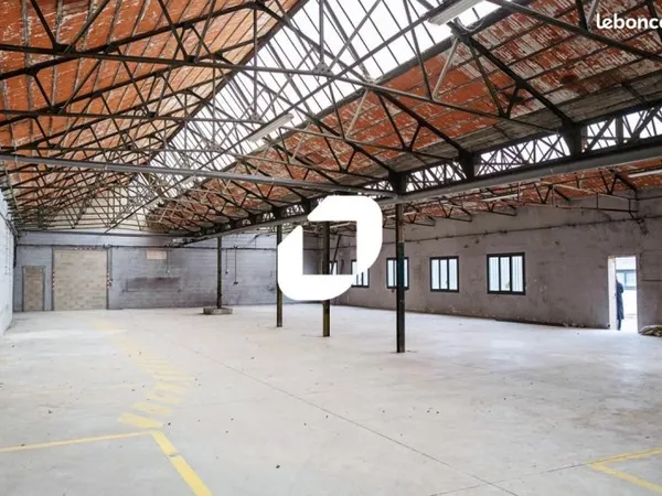 Local d'activité 526 m²