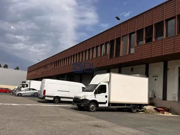 Entrepôt 1351 m²