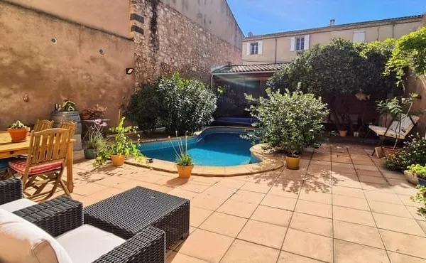 Volumes, jardin plein sud, 5 suites, calme, cachet