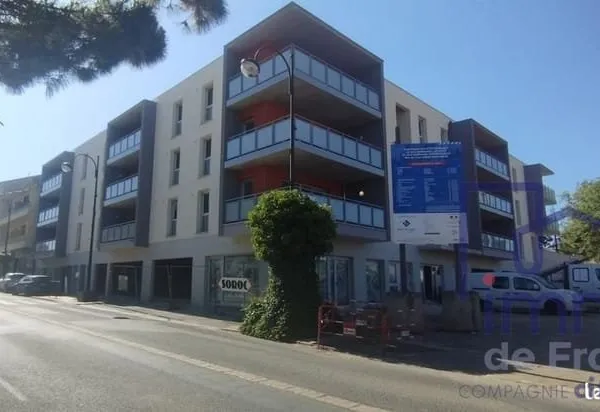 LOCAL COMMERCIAL