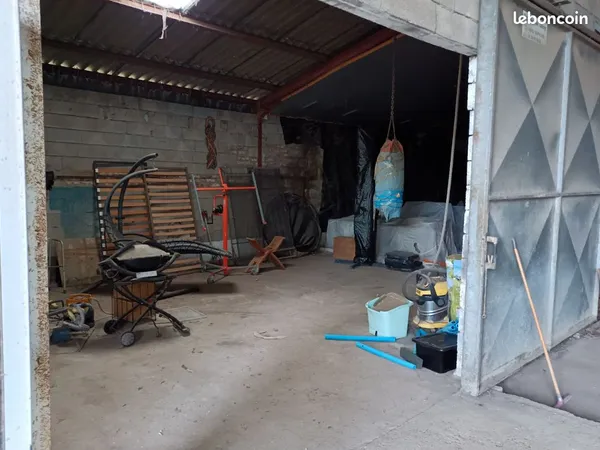 Espace de stockage 100m2 idéal artisan