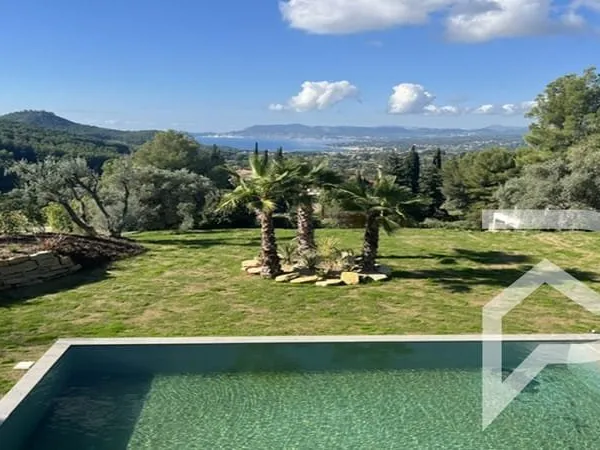 Villa d'architecte de 197 m² au coeur d'un havre de paix entre Cassis et Bandol