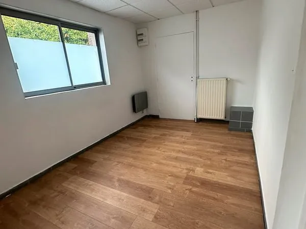 Plusieurs locaux commerciaux sont à louer à Boos de 20 m2 à 150 m2