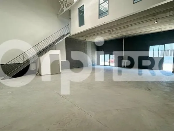 Local d'activité 603 m²