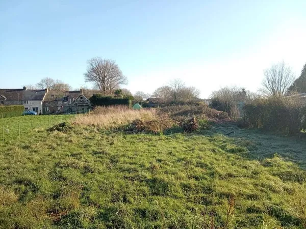 Terrain 700 m²