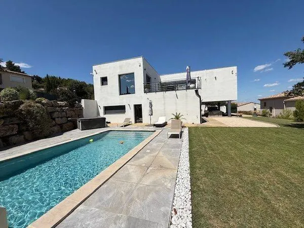 Maison 8 pièces 295 m²