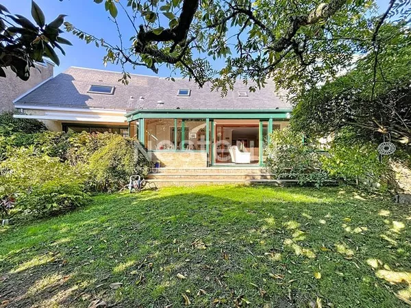 Charmante maison à vendre à Nantes - Chantenay, 3 chambres, 2 garages. Beau jardin.