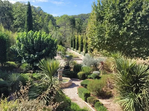 Villa 19 pièces 546 m²