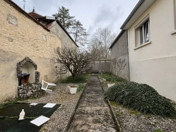 CHATILLON Sur SEINE : Maison de 1960 au centre ville ,130m2