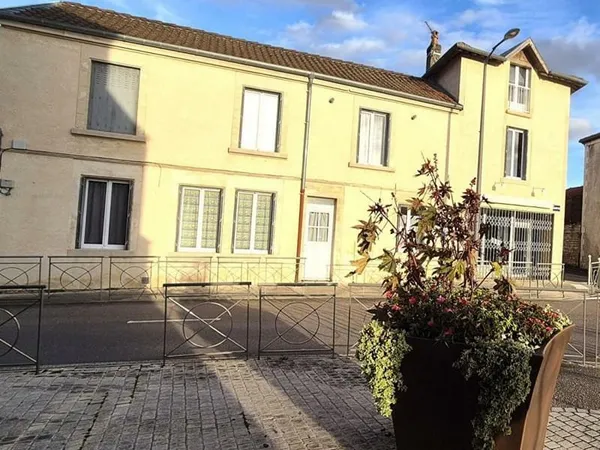 Bel ensemble Immobilier de Rapport et Rentabilité Locative de 248 m² entièrement Rénové avec Parking