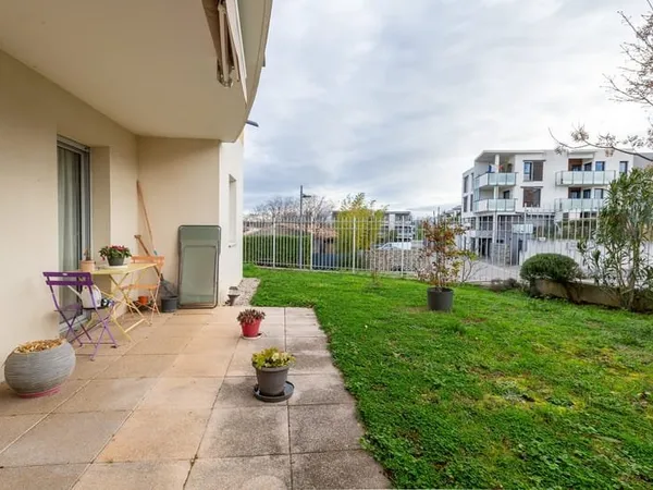 T4 avec terrasses, jardin, cave et garage, Le clos des Santo