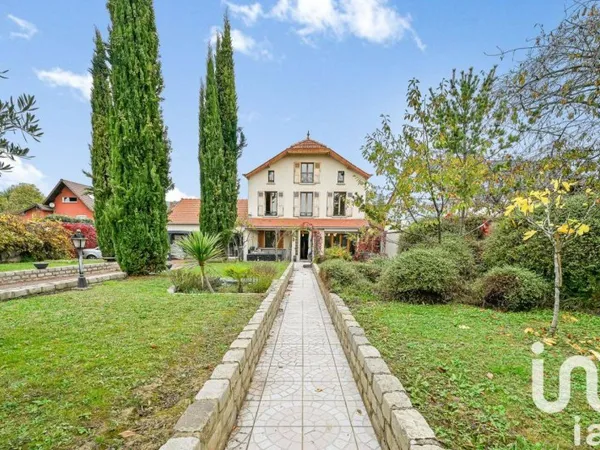 Maison 11 pièces 240 m²