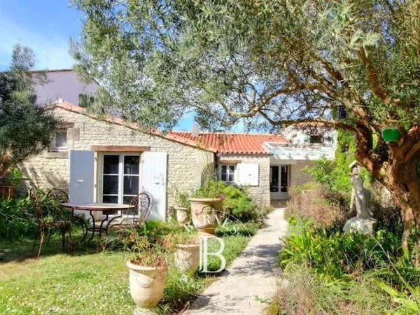 ÎLE DE RÉ - MAISON DE VILLAGE - LE BOIS PLAGE