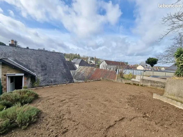 Maison de ville à rénover - Garage - Terrain - Fort potentiel - Proche gare et halage