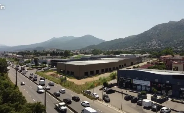 Superbe local commercial Biguglia