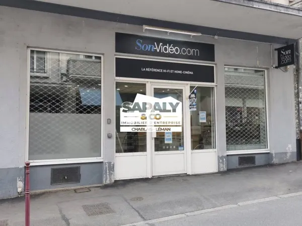 Local commercial 359 m²