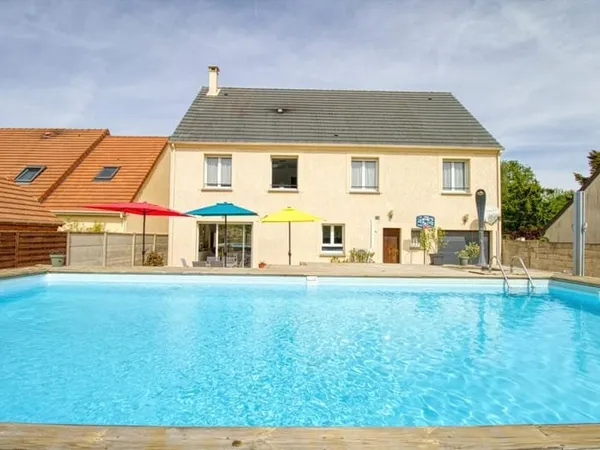 Magnifique pavillon familial de 2014 avec piscine chauffée