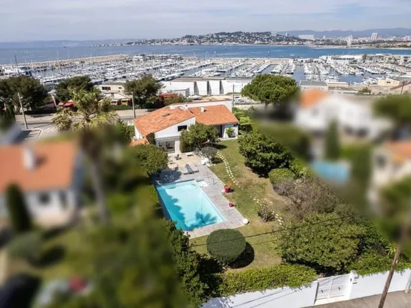 Maison 6 pièces 267 m²