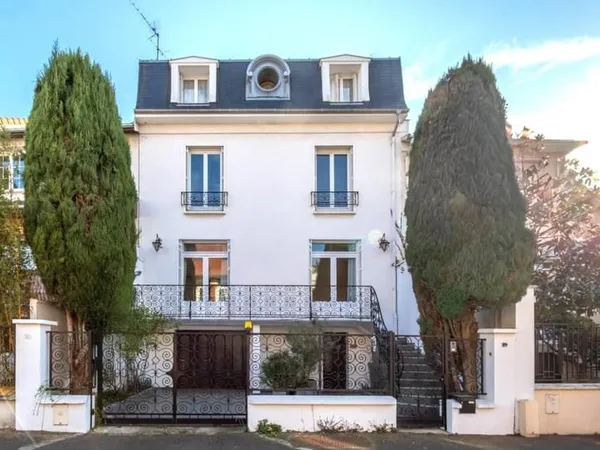 8 min. RER A, maison 4/5 chambres avec jardin