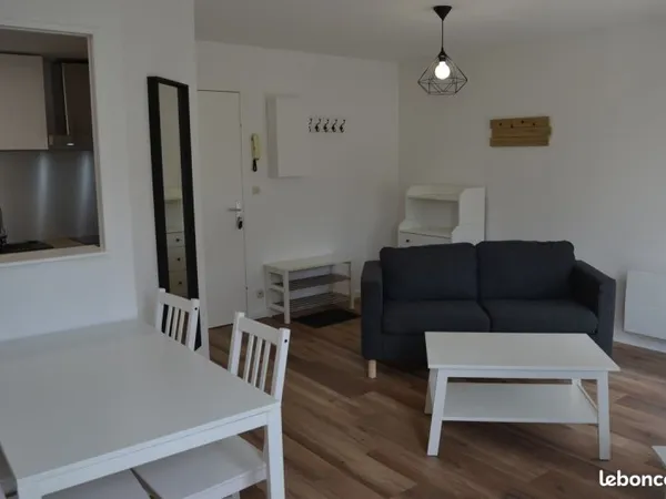 T2 meublé 42 m² Avenue Montjoux + Balcon 3m² + Place parking dans garage collectif 700 (loyer + park