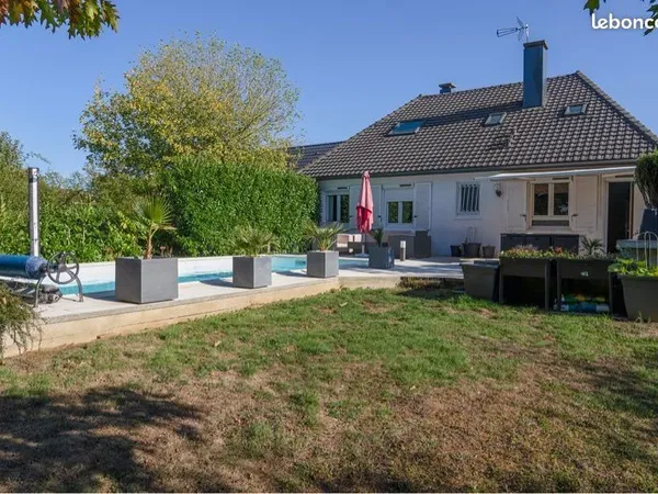 Charmante maison rénovée avec piscine cadre paisible