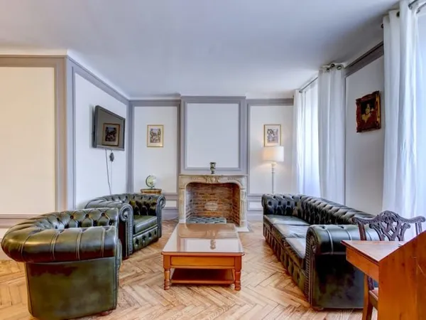 Appartement bourgeois face à la grande plage