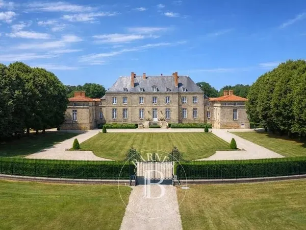 Château 18 pièces 900 m²