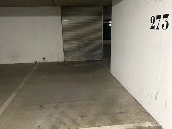 Place de parking - À deux pas du RER A