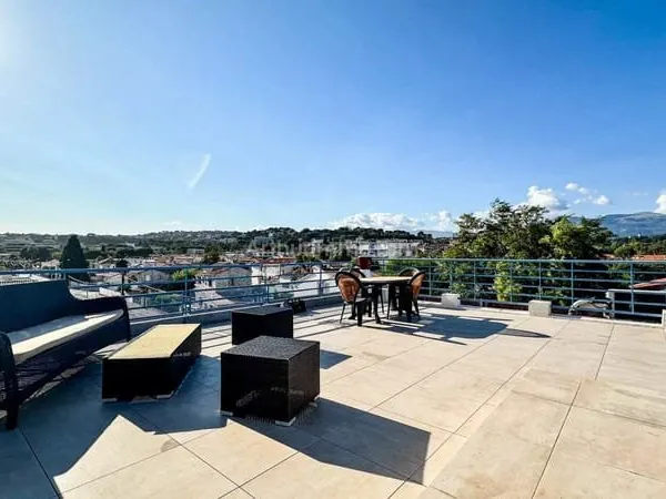 3 PIÈCES TOIT TERRASSE DE 70M² - VILLENEUVE-LOUBET