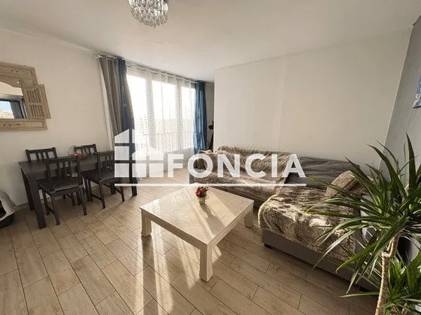 RESIDENCE LES CLOSEAUX - 4 PIECES EN DERNIER ETAGE