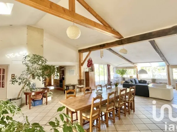 Maison 10 pièces 244 m²
