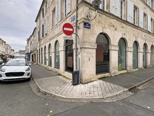 Local commercial et/ou professionnel - ROCHEFORT