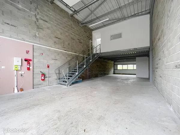 Boutique 151 m² MONTUSSAN