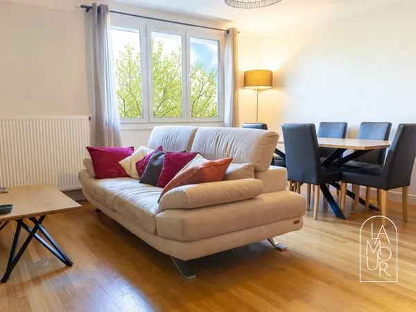 Vaste T3 rénové avec garage et jardin commun à Dijon