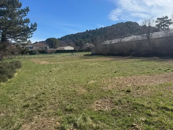 Terrain 829 m²