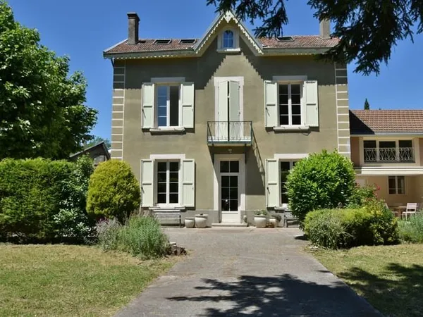 Maison 7 pièces 196 m²