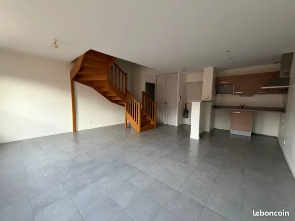 BC1480 • Duplex , 52.00 m² 640 /mois CC