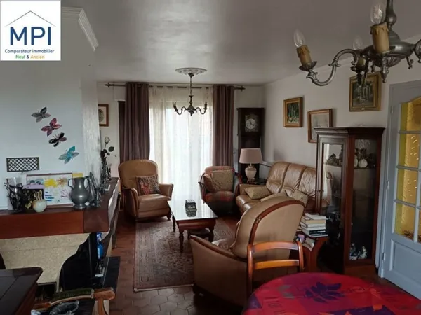 Maison semi-mitoyenne résidentiel ( sous offre d achat )