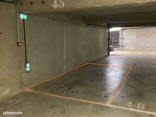 Parking Montigny le Bretonneux - A proximité gare SQY