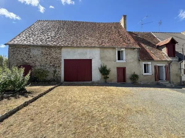 Maison de charme avec dépendances, jardin et terrasse proc